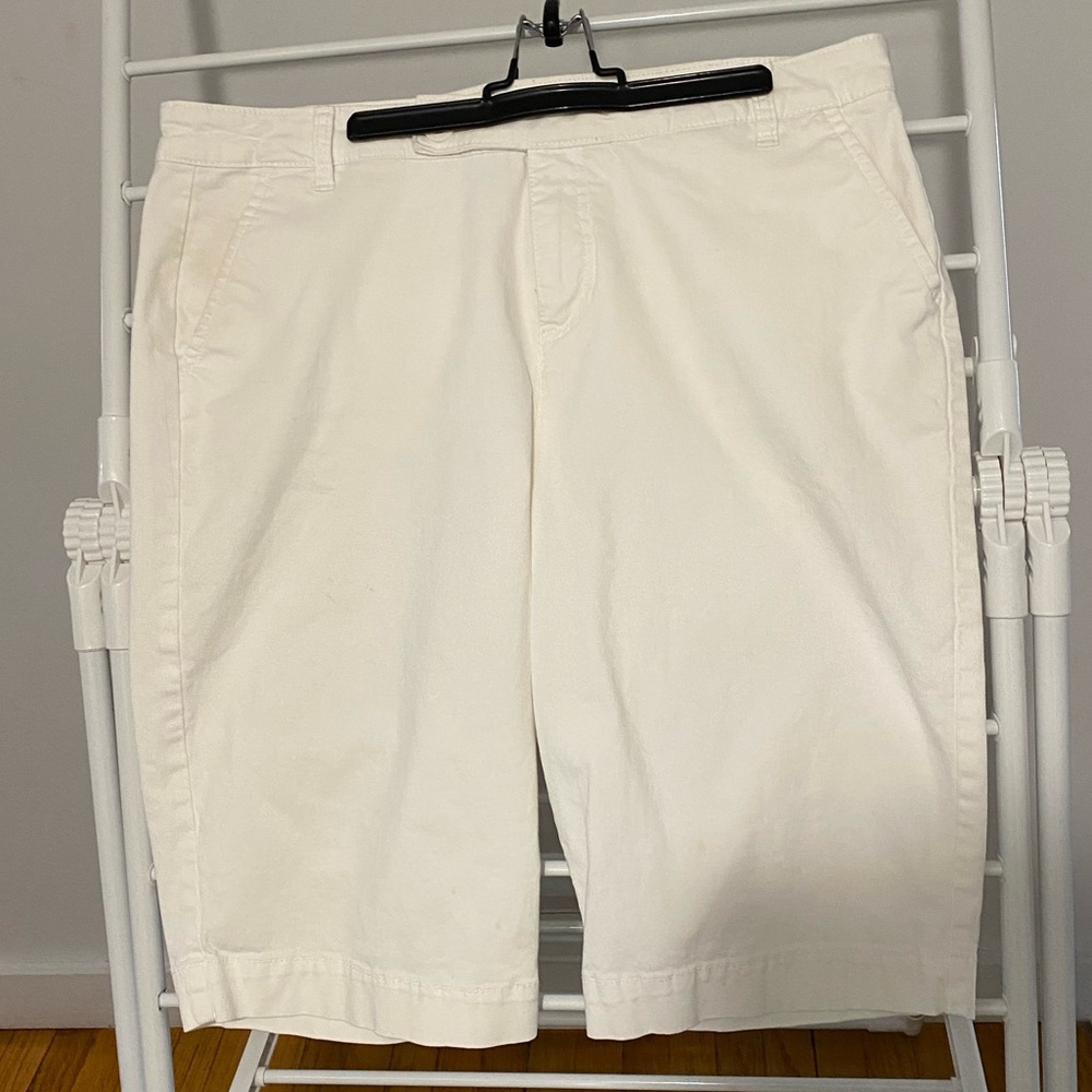 Bermuda Shorts with pockets